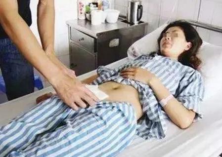 23岁的年轻女孩原本正处在人生的黄金阶段，却因肝癌突然离世，令亲友悲痛不已。更令