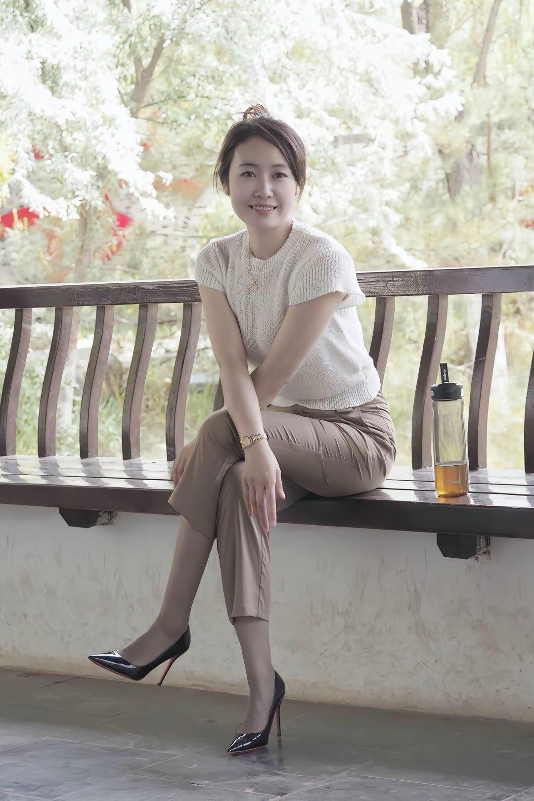 什么样的女人才能称得上有气质? 此图足以回答该提问！如此气质和气场，足以证明老A