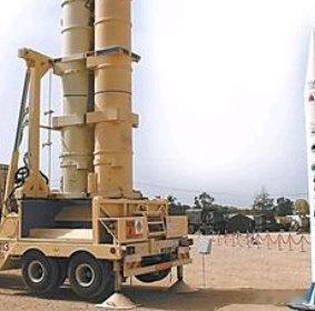 伊朗公开展示大杀器当地时间4月21日晚，伊朗伊斯兰革命卫队在德黑兰广场公开展示多