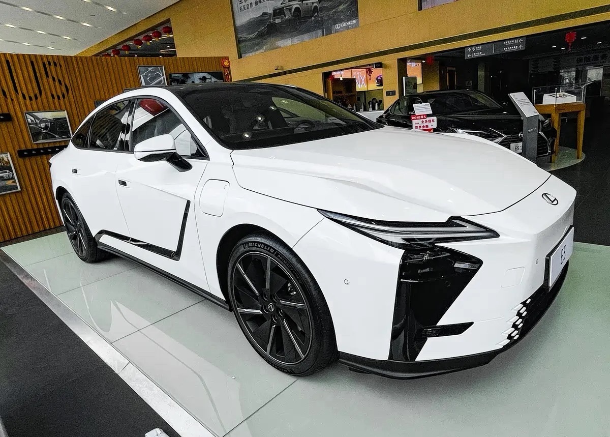 全新雷克萨斯ES，这全新设计能打几分？大v聊车车评精选