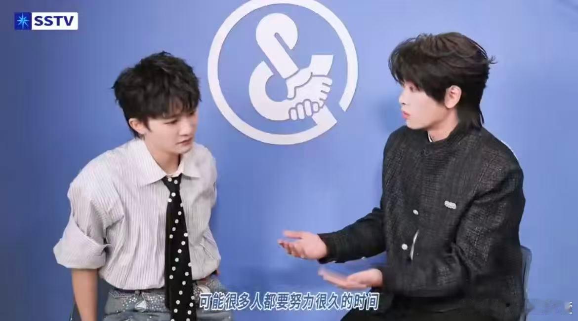 周深聊给自己贴标签 人还没从《爱丽丝卿》的温柔里出来，周深聊贴标签又给我新方向。