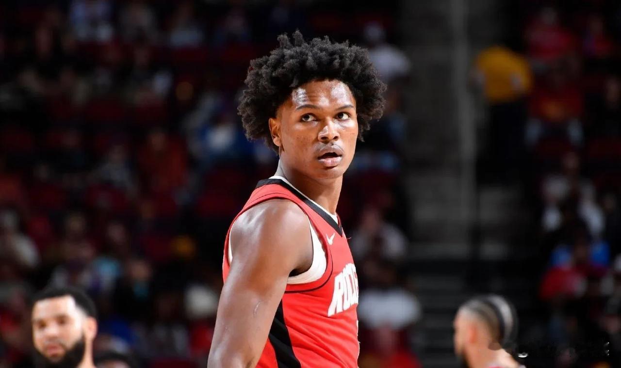 Sam Vecenie：“阿门·汤普森的表现堪称NBA最佳防守球员。我真的认为他