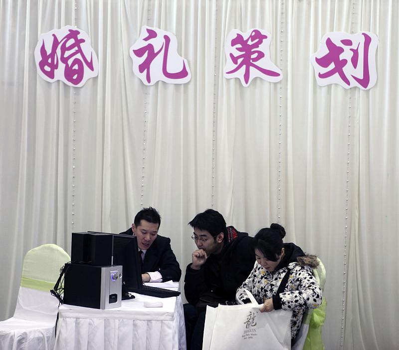 一个00后，竟然把彩礼这个千古难题给破解了！！！

 女方要多少彩礼随便，只要女