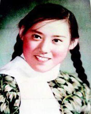 27岁的胡蝶之女胡友松嫁给了76岁的李宗仁，不可思议。

2008年11月25日