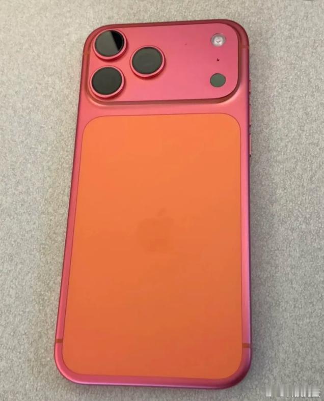 看买了iPhone 17 Pro星宇橙色的网友，手机逐渐变成了粉色，其实这不是第