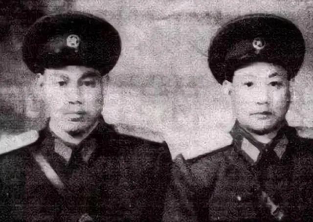 1953年，马踏里战斗后的一个凌晨，44团团长与政委老乡聊天时，突然握住对方的手