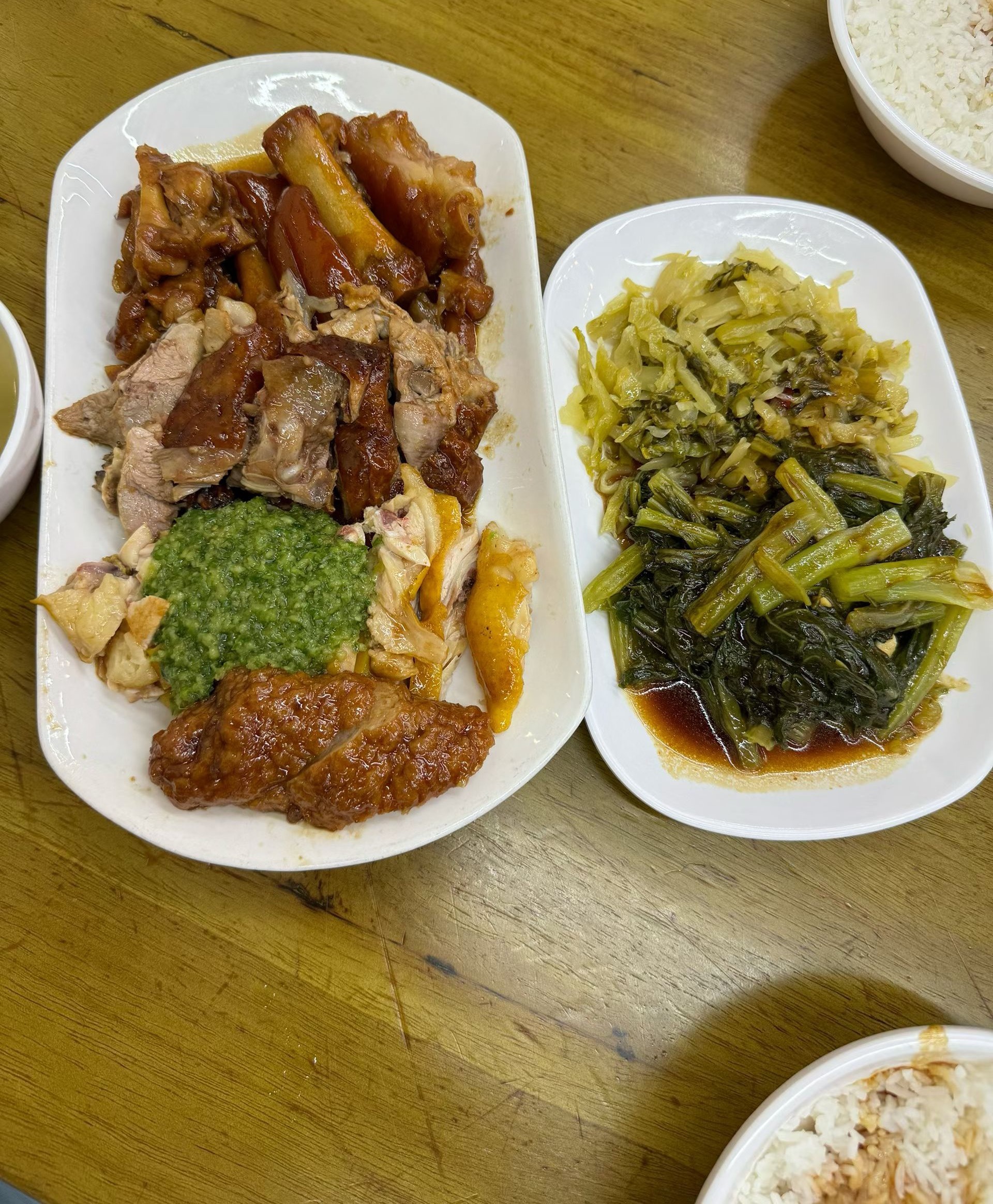 在深圳，当你不知道吃什么的时候，那就吃猪脚饭，绝对没错