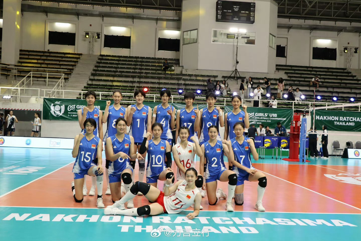 U18女排亚锦赛半决赛，中国U18女排3比0取胜日本，晋级决赛，三局比分为25比