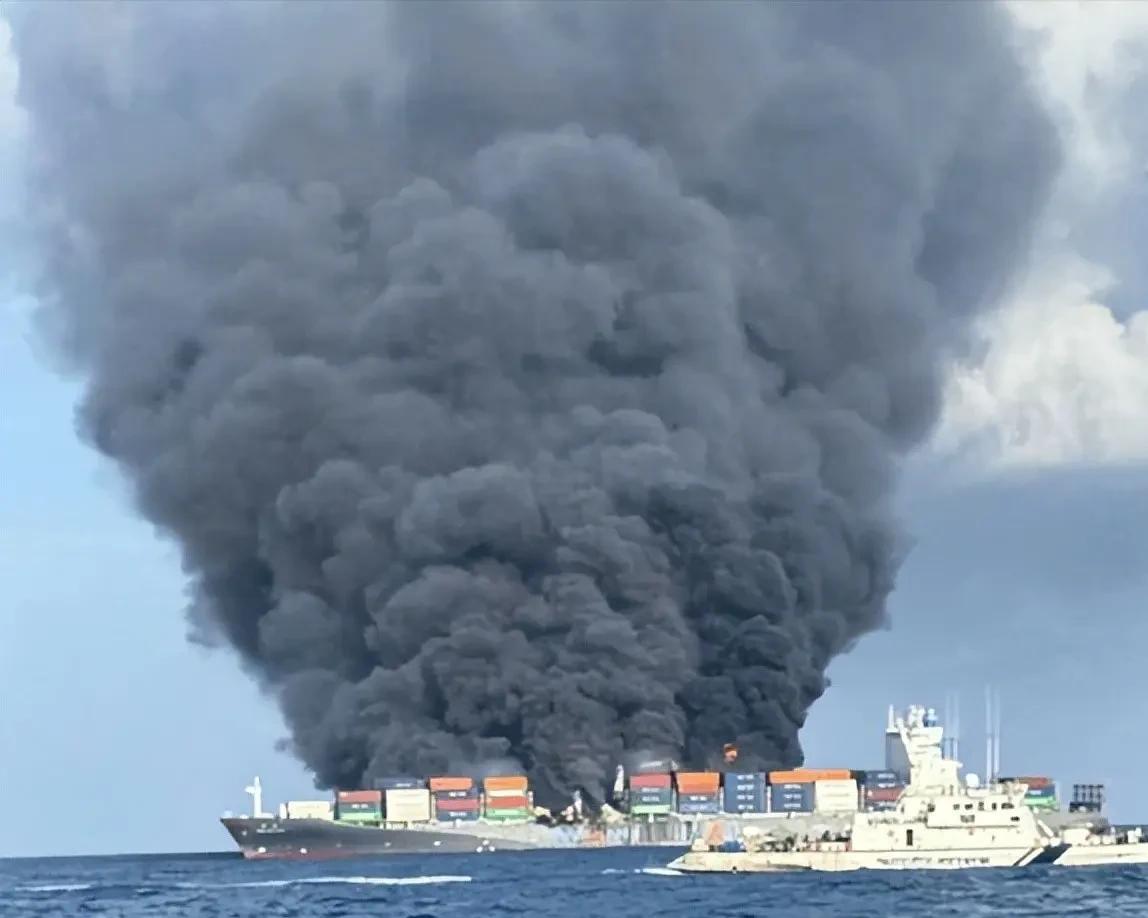 地中海又传来一声巨响，俄6万吨巨轮惨遭击沉，普京：绝不轻饶！2026年3月3日，