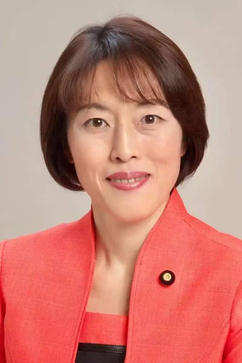 日本的新年，不太平静；田村智子上台的第一句话，就是批评高市早苗；还说，扩军是不该