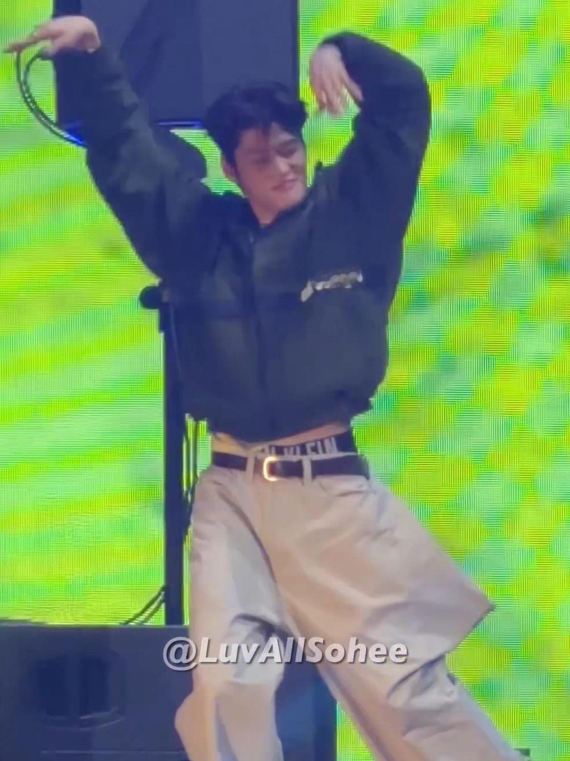 还是看到了细腰  专栏 · 炤熙的身体图鉴(ෆ ͒•∘̬• ͒)◞