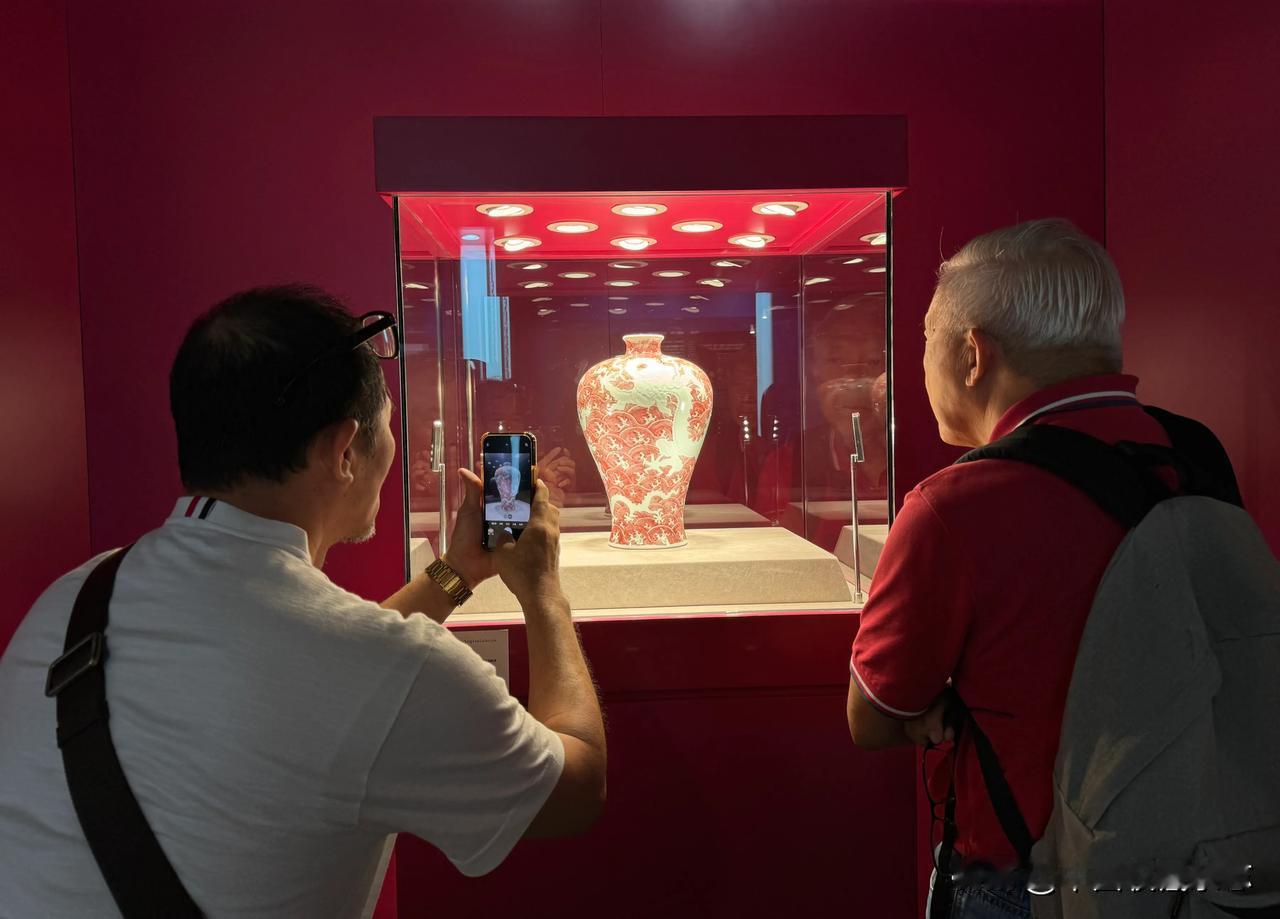 【春拍来了！佳士得主推这些中国艺术精品】

是什么吸引了他们围观？原来是一件