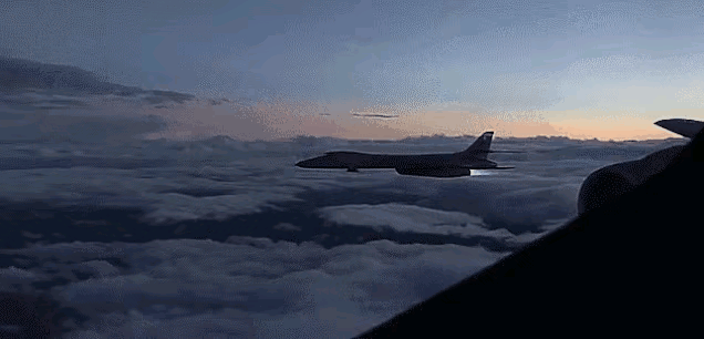 图-160，比战斗机飞得还快的战略轰炸机。

俄罗斯空军的图-160“白天鹅”是