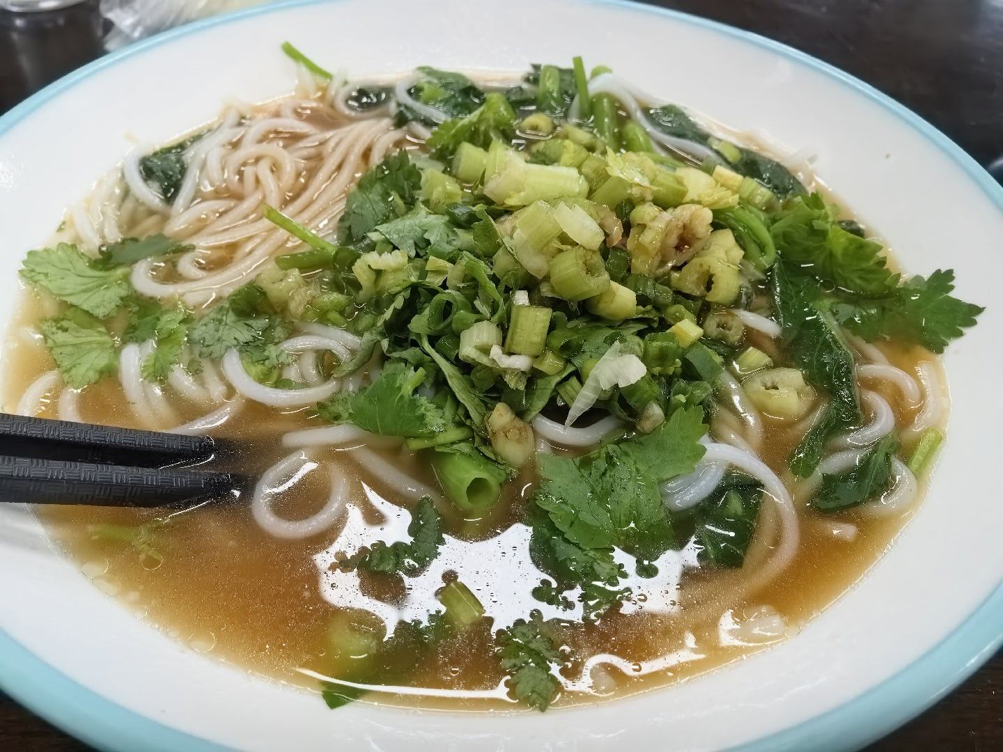 无意中在诗歌里又发现了热情学友的名字。真好玩！今早又回饭堂吃了佐料多多的米粉。再