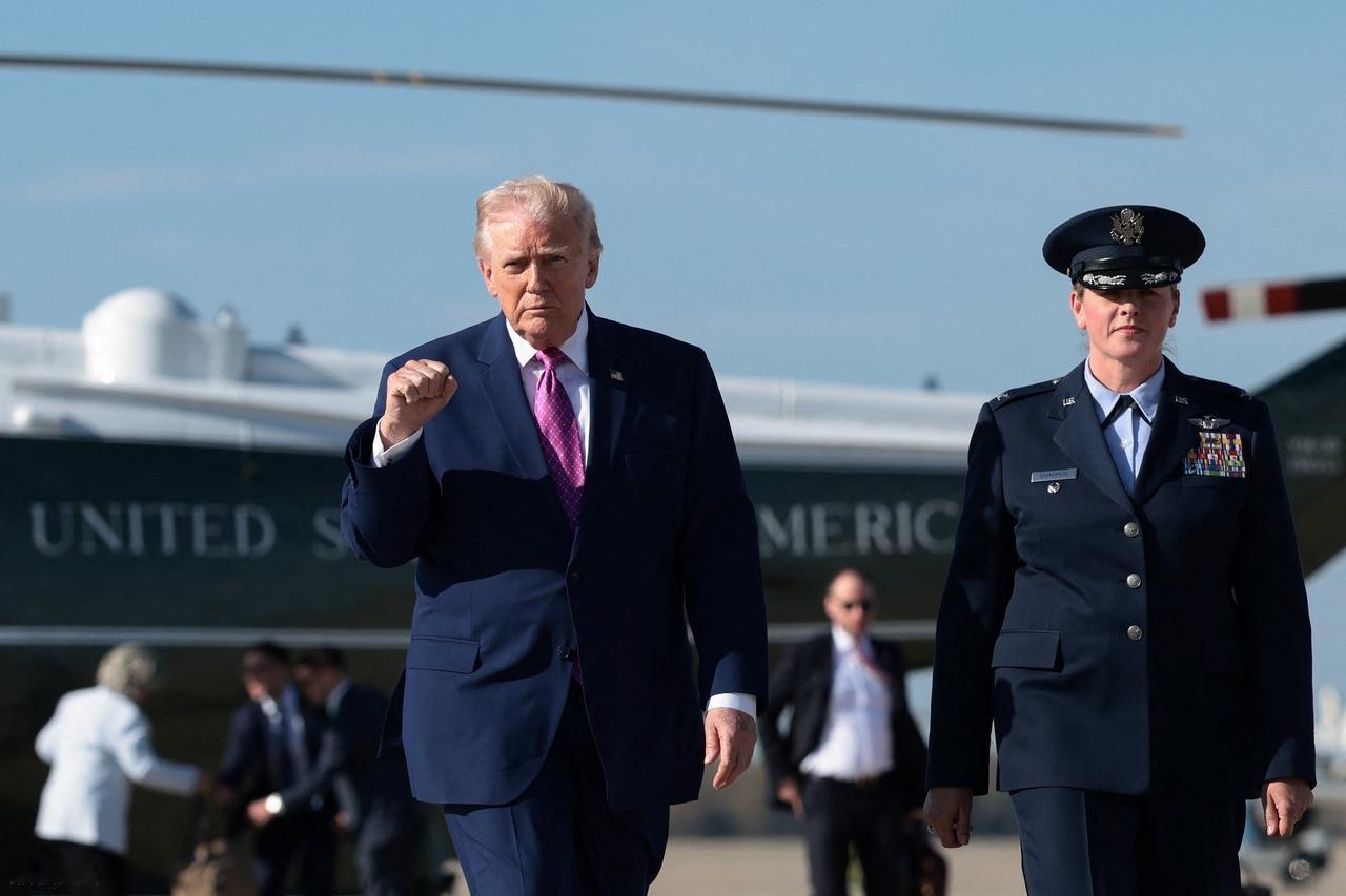 美国即将“封锁”伊朗。
停火谈判失败后，特朗普再次挥舞制裁大棒，放话“封锁伊朗港