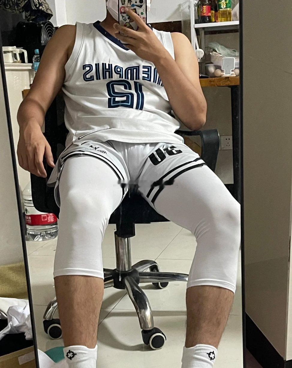 男人就应该高高壮壮[喵喵] ​​​