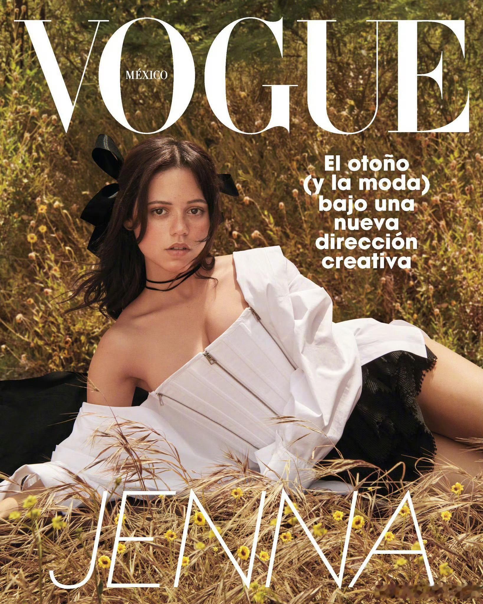墨西哥版 VOGUE 九月刊封面邀请了美剧《星期三》第二季中的演员Jenna O