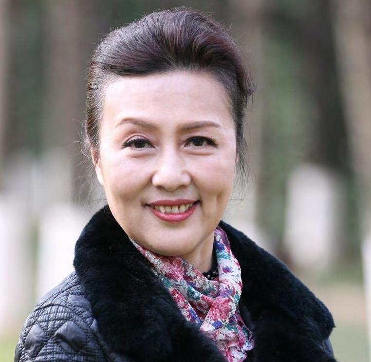 惠娟艳，1960年12月3日生于上海，原籍江苏无锡，南京市话剧团国家一级演员，毕