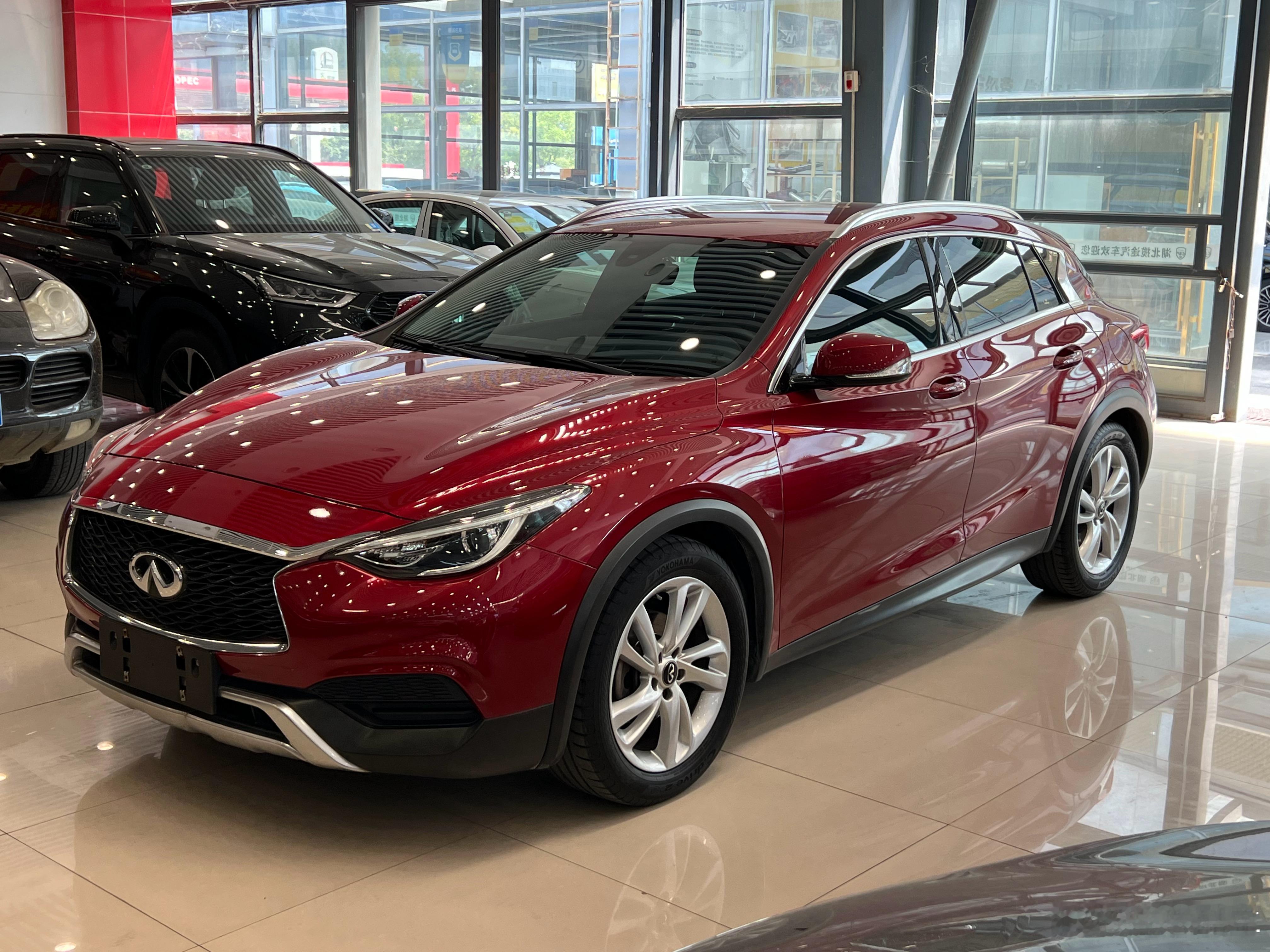 再下架两台小汽车18年QX30已售，下午安排手续办理20年奔驰C260L已售，安