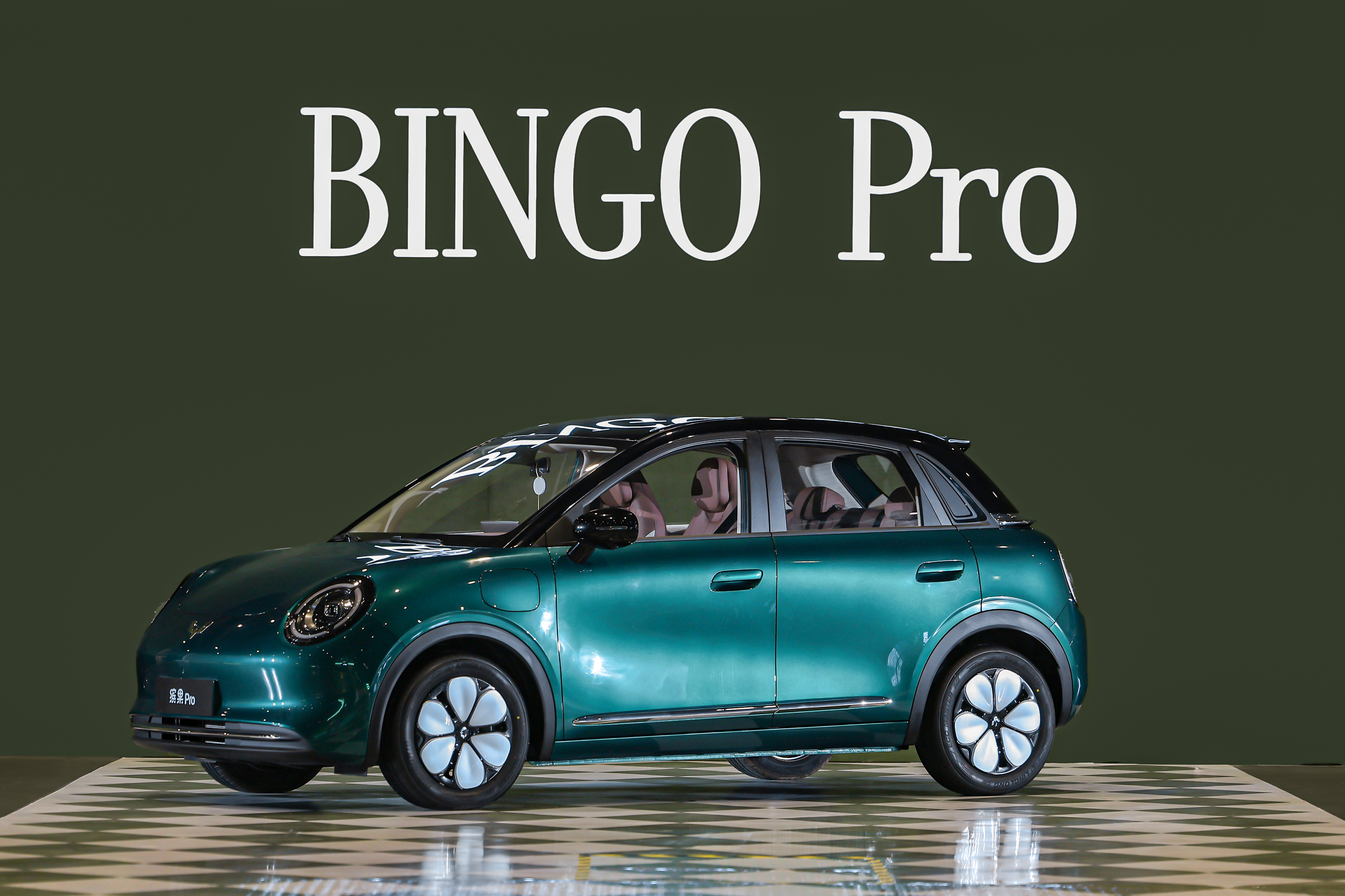 孟子义颜选缤果Pro有多懂女生 孟子义和五菱缤果竟然三搭了，不止缤果家族全球代言