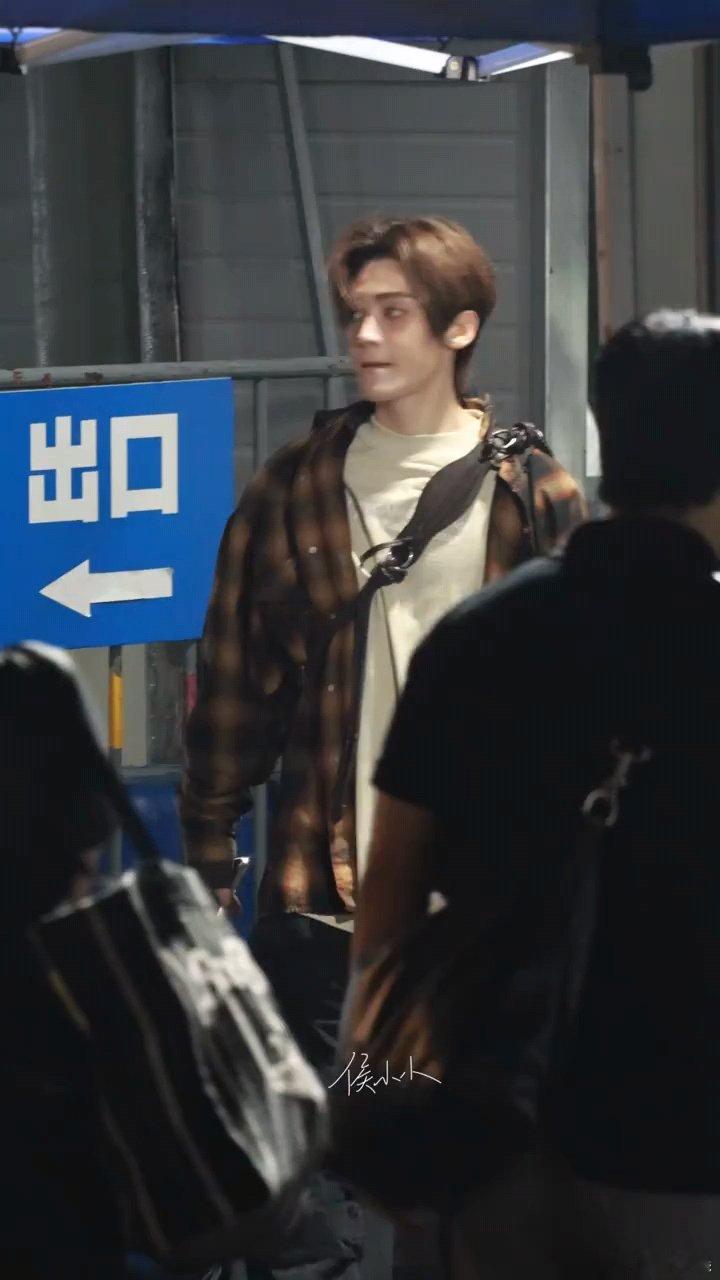 侯明昊完全欧巴来的侯明昊下班男大放学侯明昊完全欧巴来的 