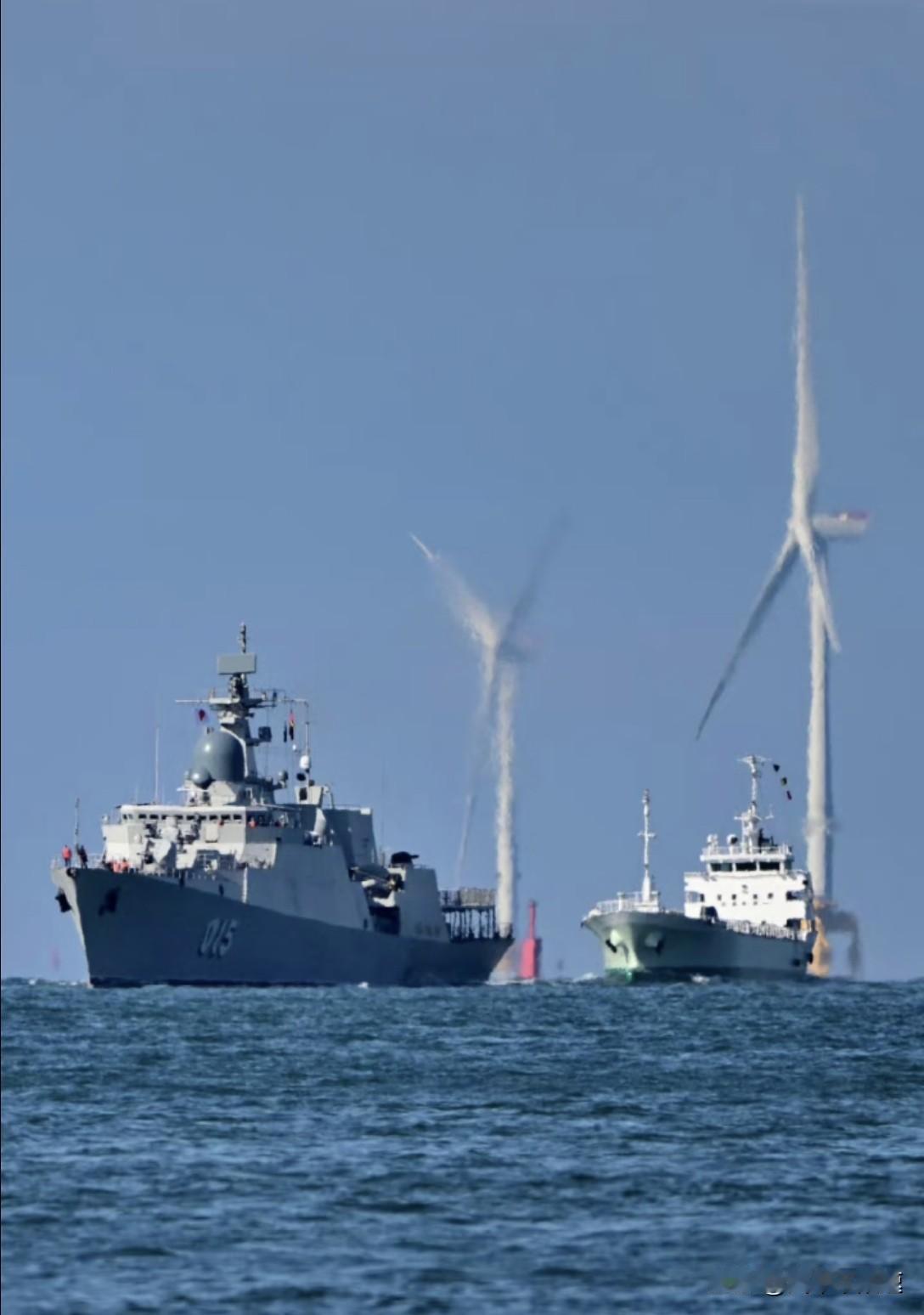 越猴子在边缘疯狂试探，是不是又皮痒了！又是走凤梨海峡，又是访问小本子，这是要狼狈