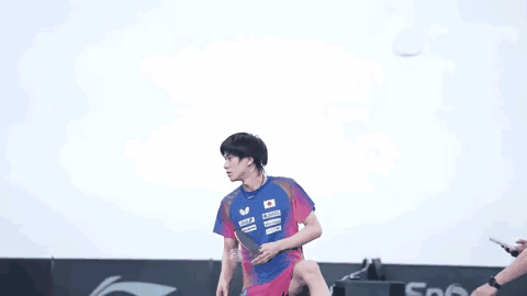 不是不管，而是王皓也接受温瑞博输给张禹珍。
有人说温瑞博比完，王皓面无表情。可是