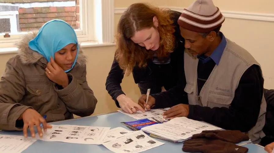 同性恋居然是装的！英国发现同性恋大量增加，英国记者调查发现，有不少人利用英国为处