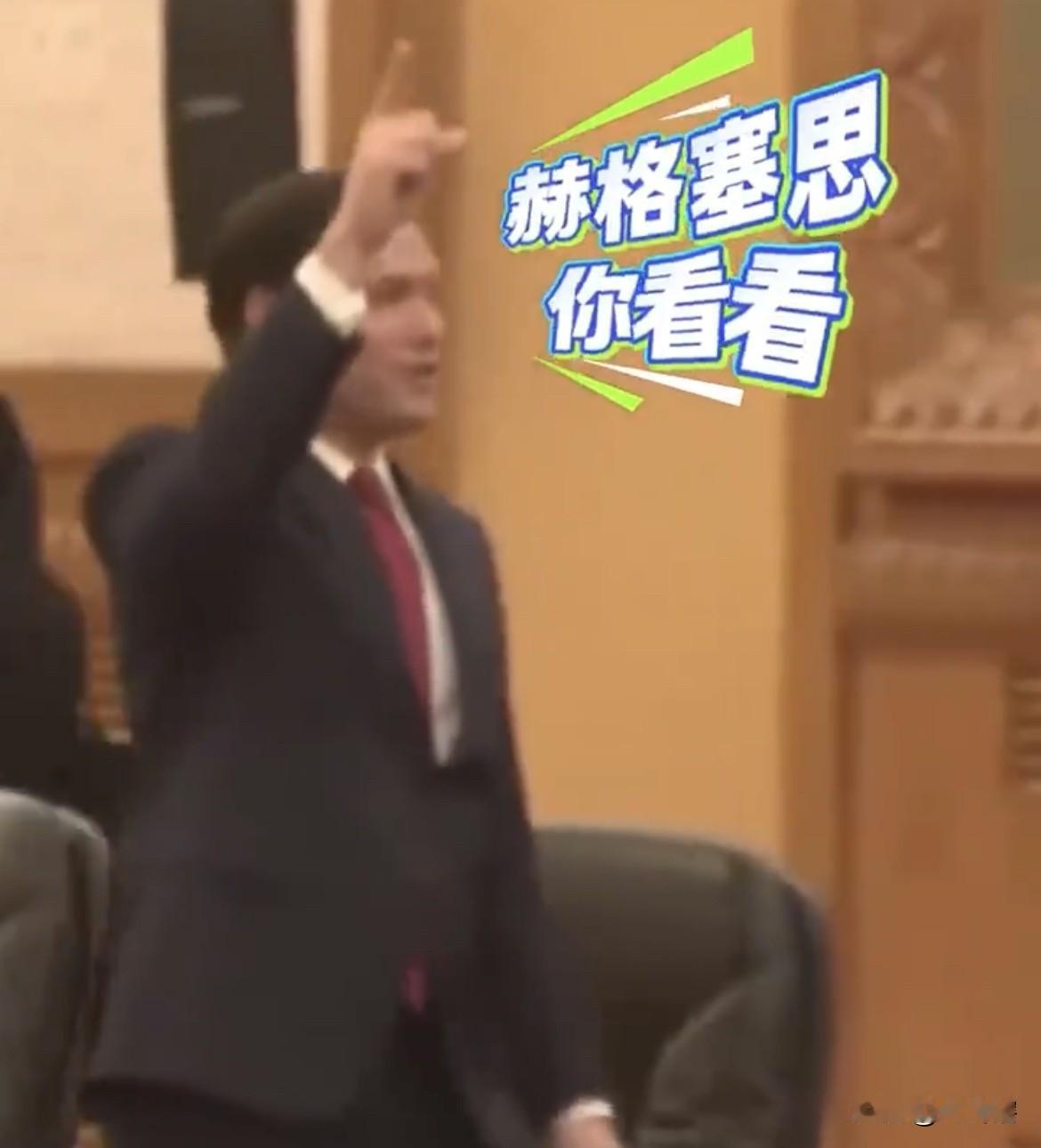 【美国网友痛批《福克斯新闻》摄影师太业余】
据外网消息，美国网友对美国媒体《福克
