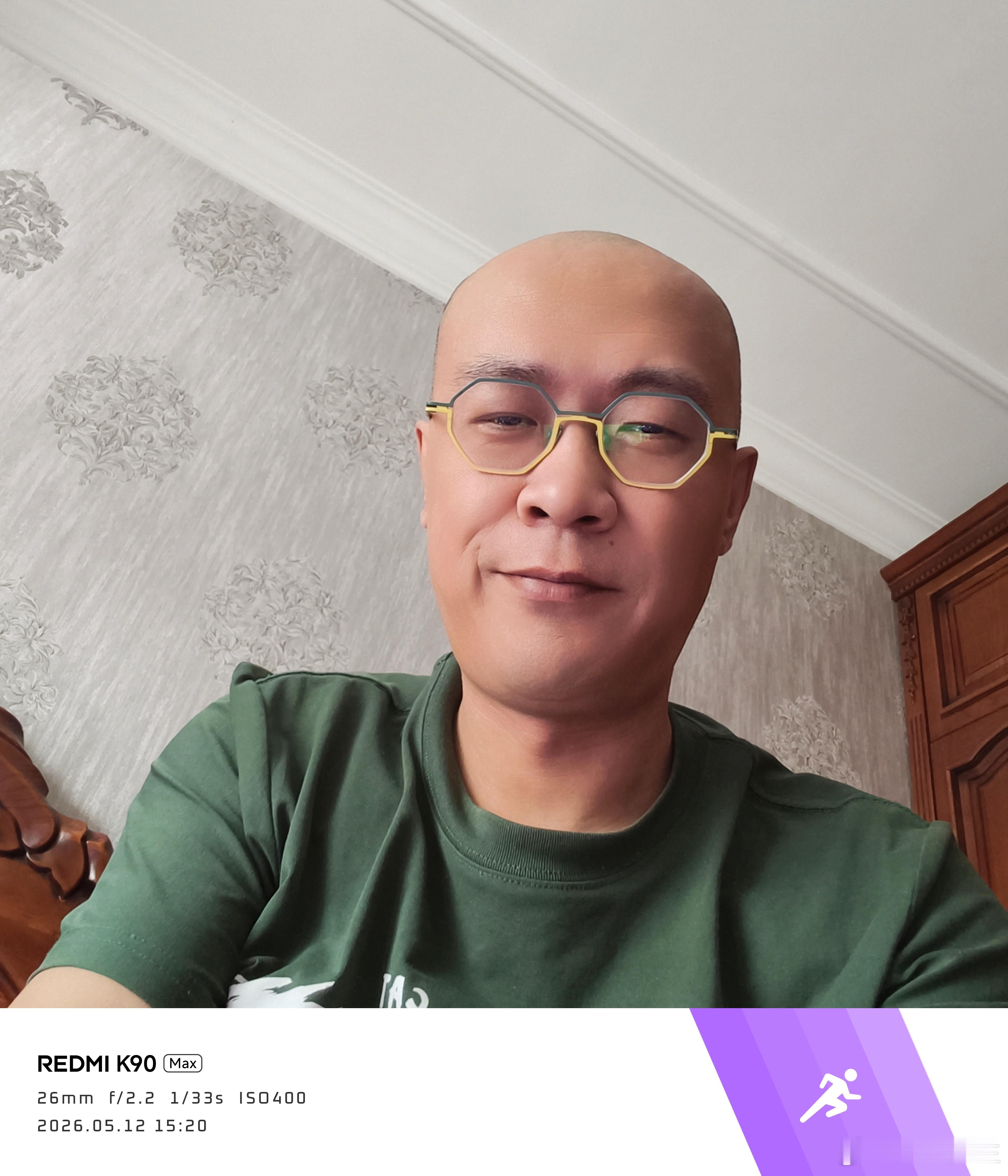哪个眼镜好看，帮我选一下。 