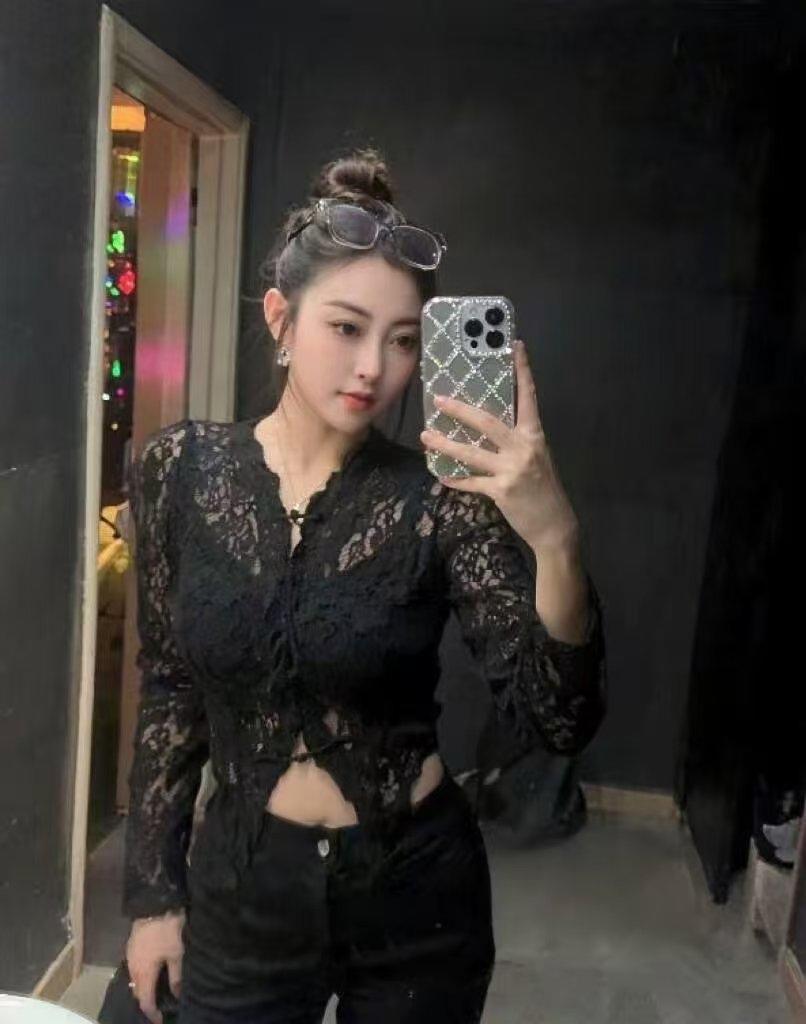 别再糟蹋诗歌了！贾浅浅的诗，到底恶心到谁了？

回车键一敲就是诗，屎尿屁随意入文