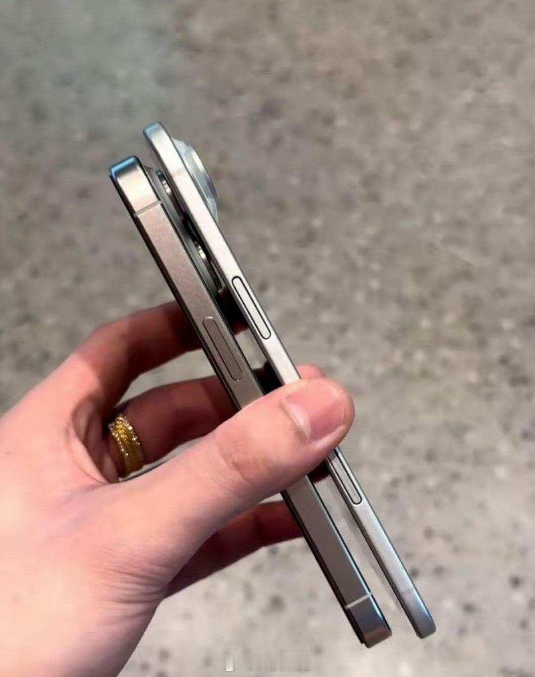 一张对比图，带你了解iPhone17Air到底有多薄iPhone 16 Pro 