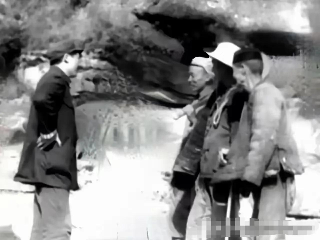 🙏请停留几秒，为伟人点个赞送朵花💐
《毛主席的教导暖人心》
在历史的长河中，