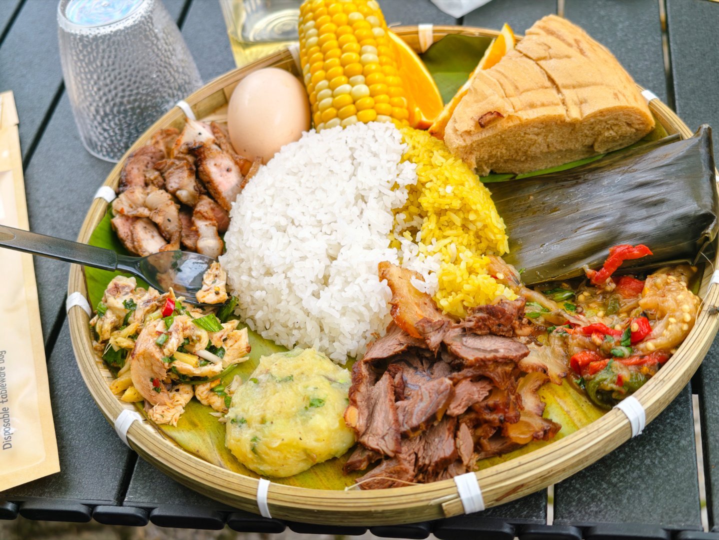卫士准备了簸箕宴，这伙食真行啊，我多吃点感觉自己都干净了 德宏
