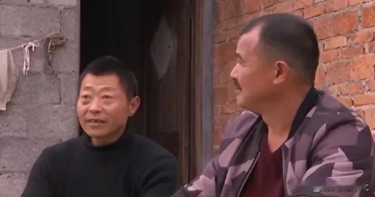 2003年，一对浙江夫妇收留失忆流浪汉，一起生活了17年。谁料，这天，流浪汉正在