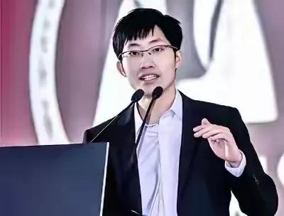 缺的从不是时间，而是敢于原创的魄力
深扎AI领域，弥补时间差，梁文锋：原创和模仿