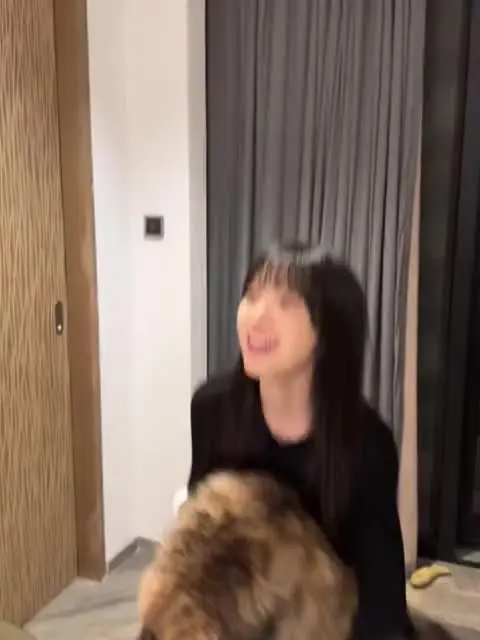 你们当中有两个很萌