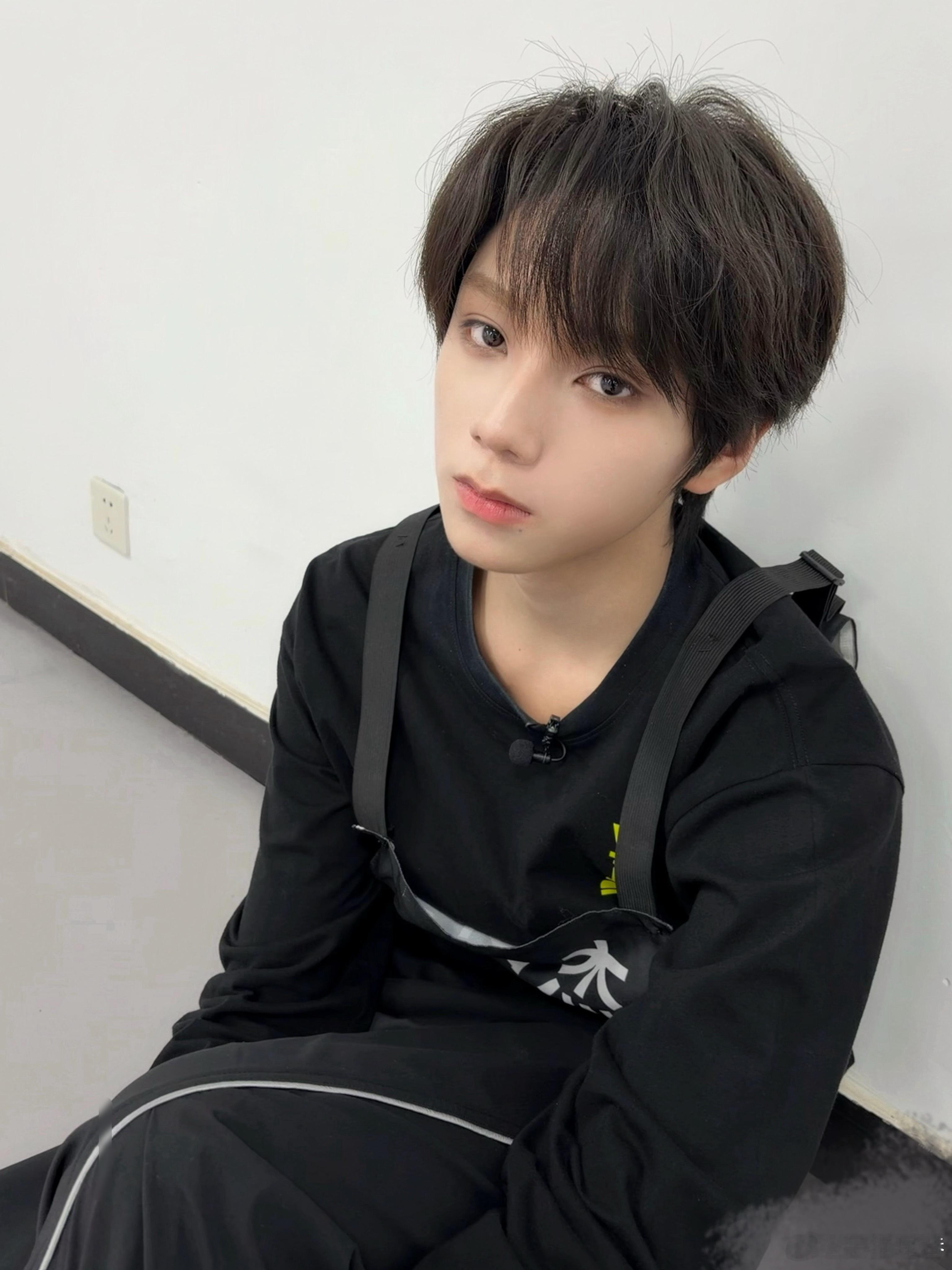 王橹杰泡泡 好乖的小狗狗呦委委屈屈的是不是告诉妈妈们你受欺负了🥺孩子乖，你真的