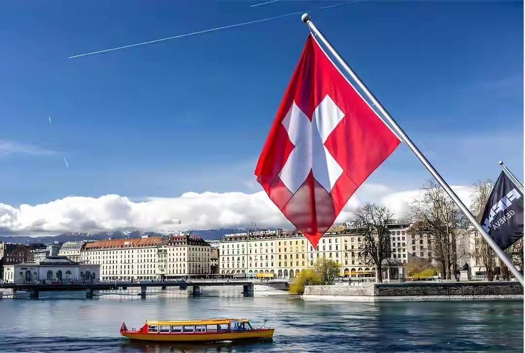 历史的诙谐，往往带着一抹残酷。
曾几何时，“瑞士中立”是全球政治风雨中唯一的确定