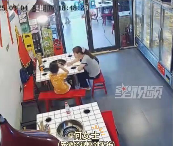 重庆，一女子辅导孩子学习，写完作业孩子回屋睡觉。闲着无聊，女子打开监控，看到自己