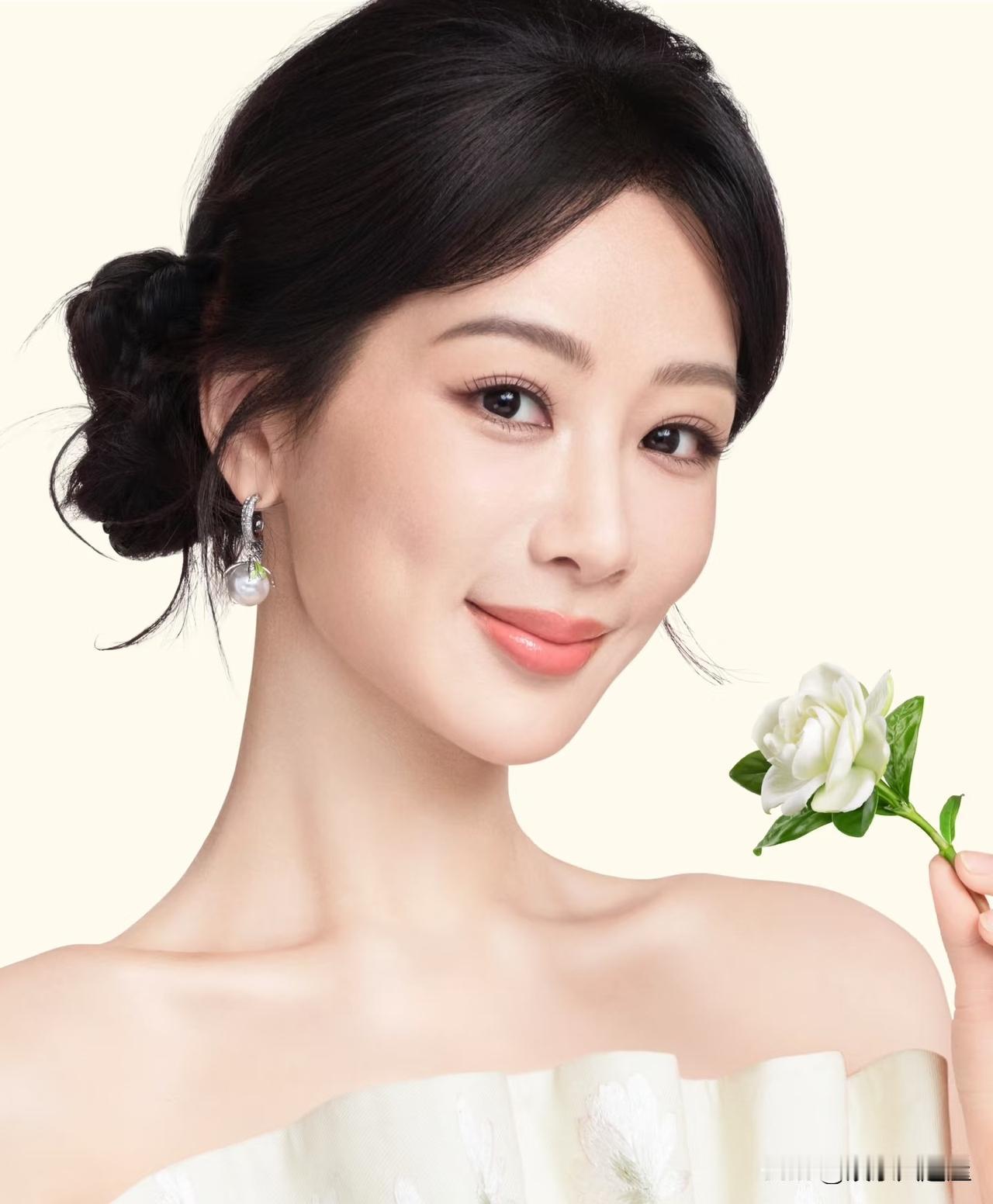 杨紫太令人担忧了！
不是因为演技，
也不是因为恋情，
而是因为杨紫你也太瘦了，要