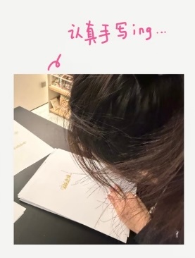 腿妈说 白鹿录制底片那天 白鹿说“今天练唱底片的最后一段” 还有那一句句认真手写
