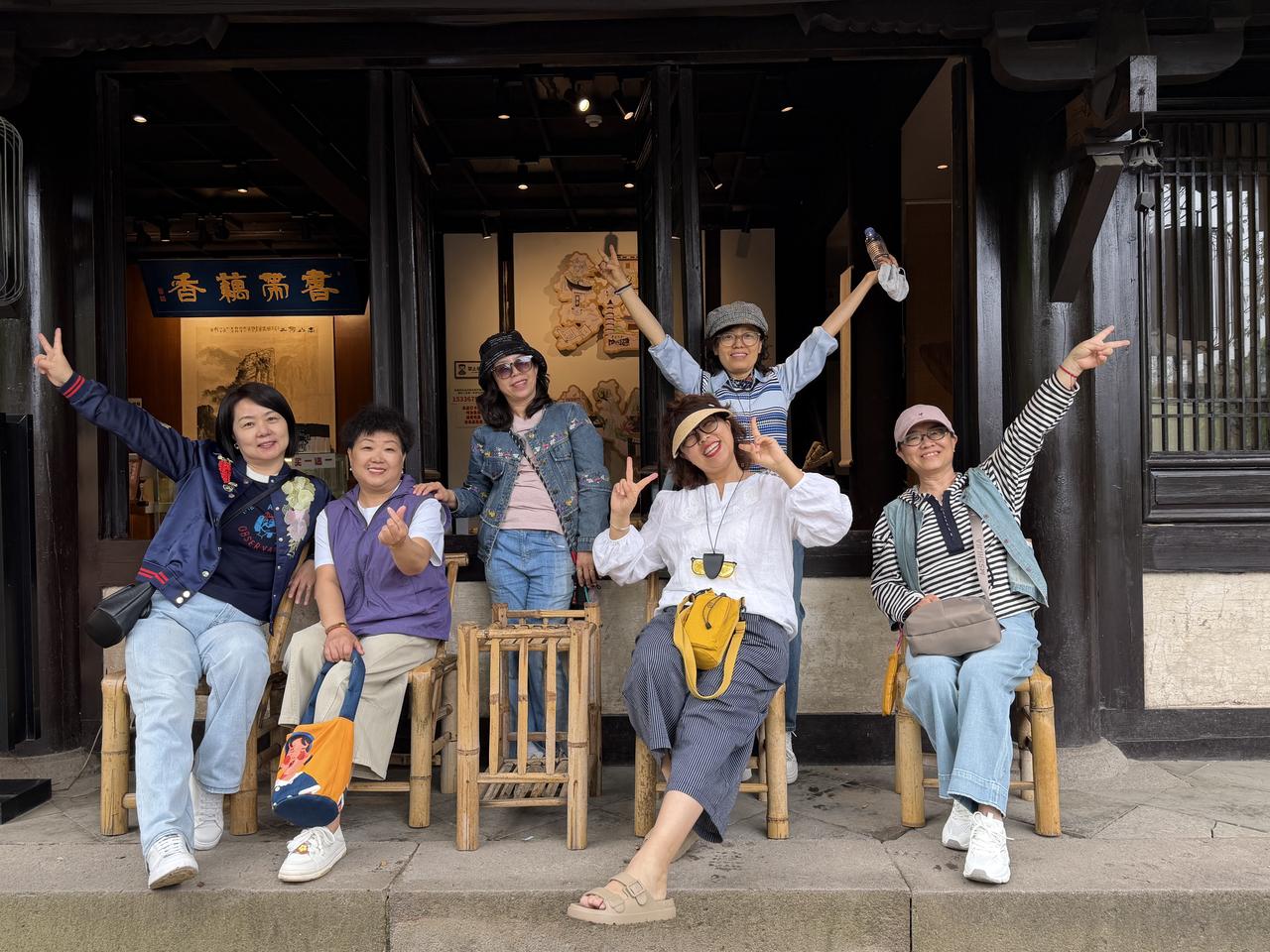 昨天看到一位条友发了一篇与旅行搭子两个人性格迥异却能一起出行的文章，觉得挺有意思