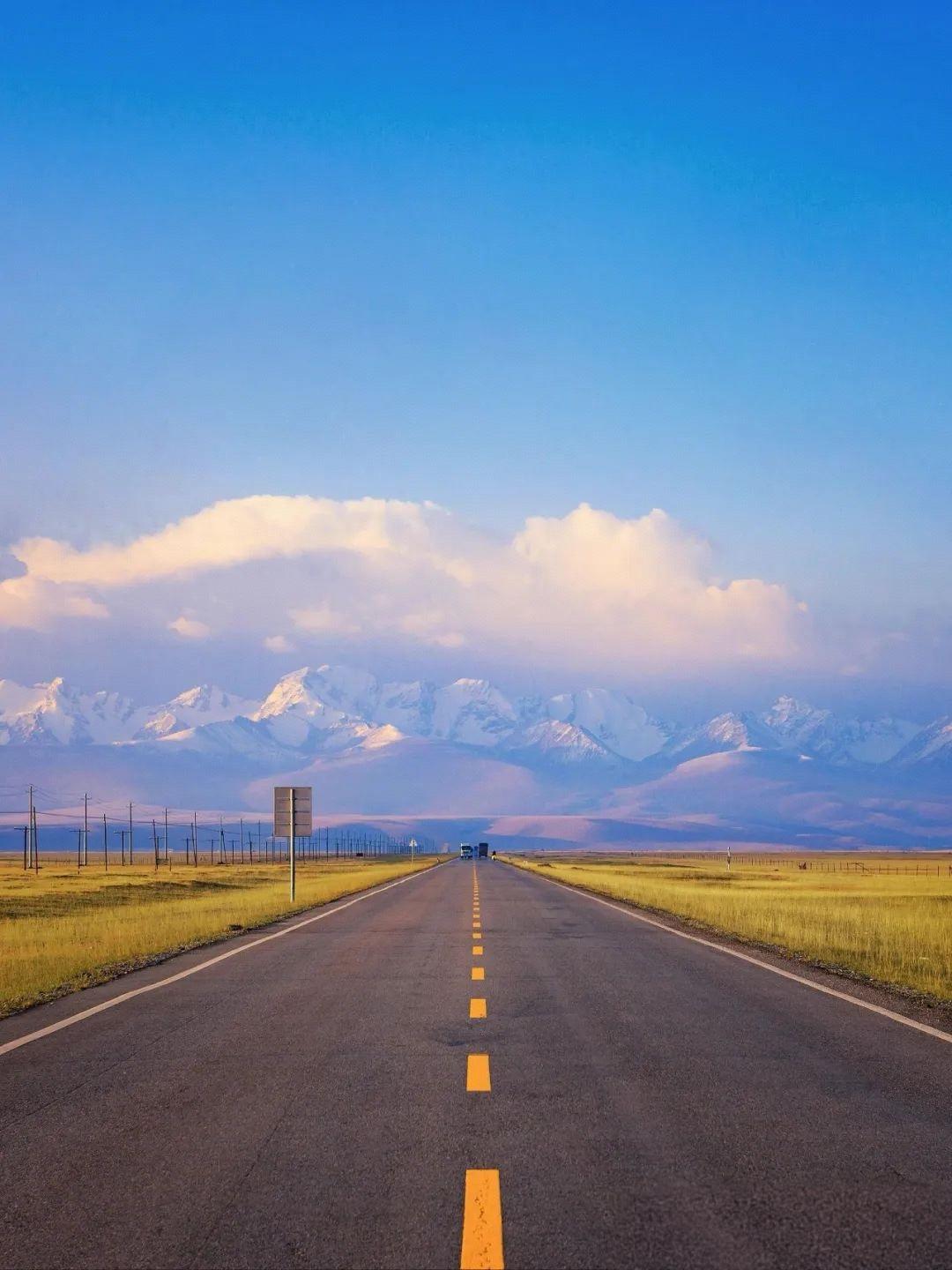 到底要不要干涉别国的内政？我觉得这个问题值得去讨论。在绝大多数的情况下，都不应该