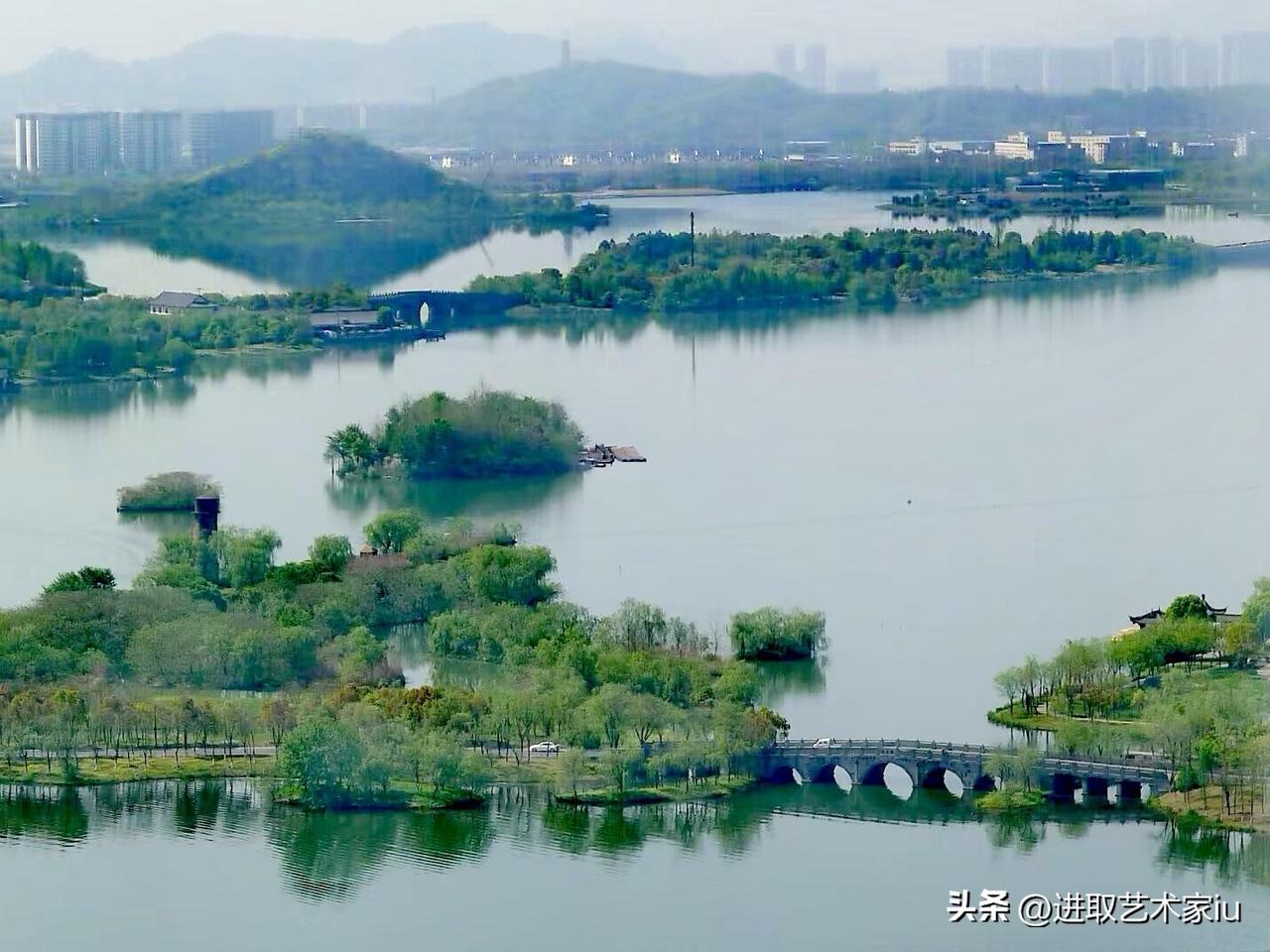 杭州西湖的姐妹湖，萧山区人民的母亲湖，全国首批国家级旅游度假区、国家AAAA级景