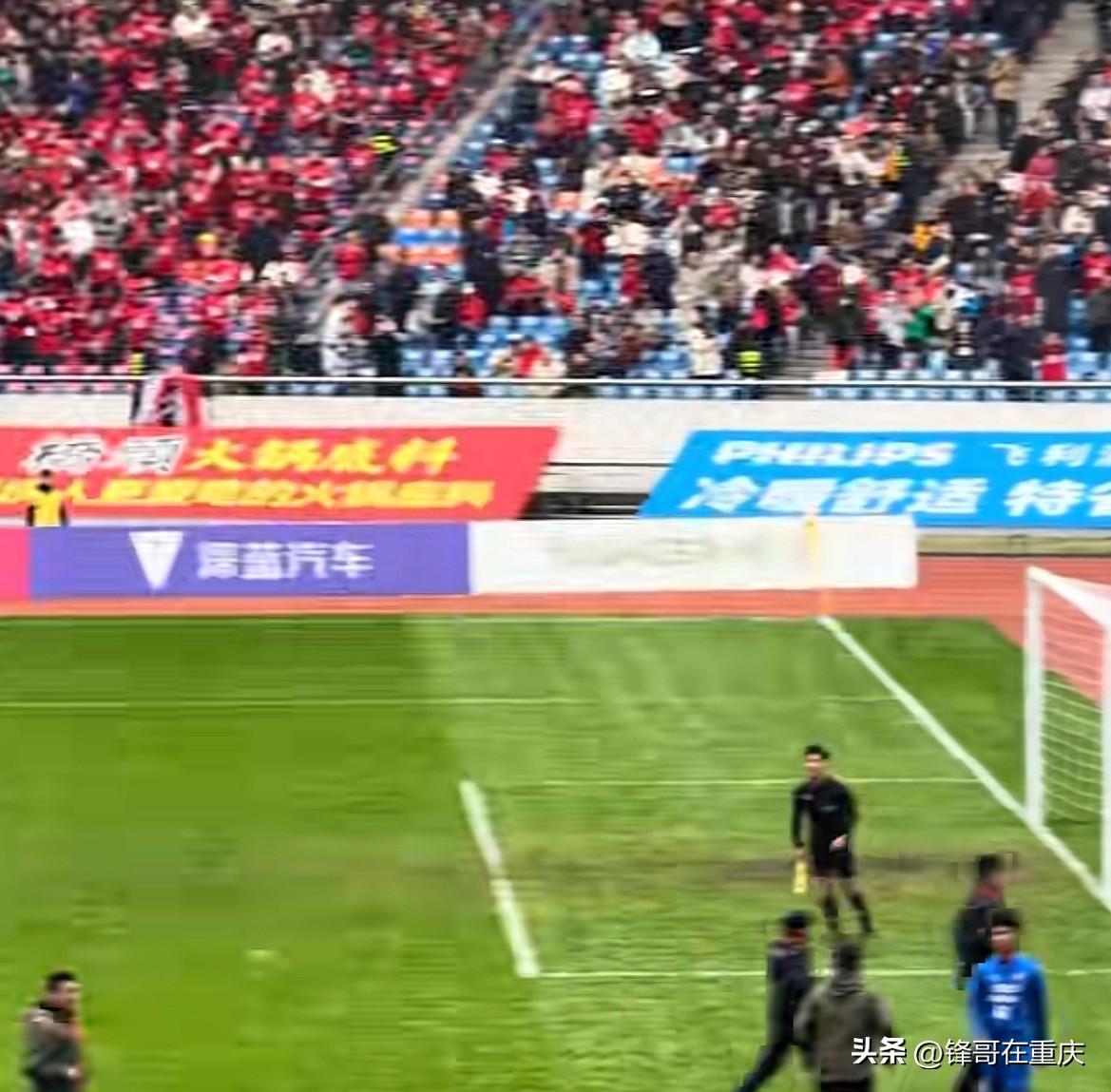 2025重庆渝超总决赛八强对阵安排终于出来了！分为上半区及下半区，其中
上半区为