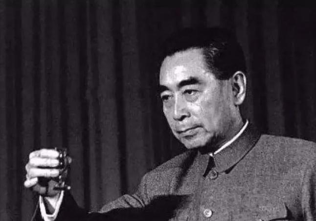 1971年，一外宾顺手将我们的国宝装进自己的包里，碍于情面，大家都不敢捅破真相，