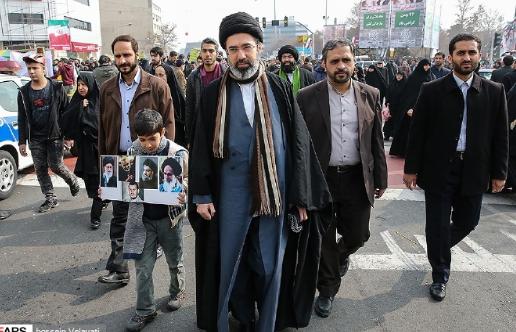 特朗普迅速警告伊朗新领袖穆杰塔巴·哈梅内伊

“他得获得我们的批准才行……要是他