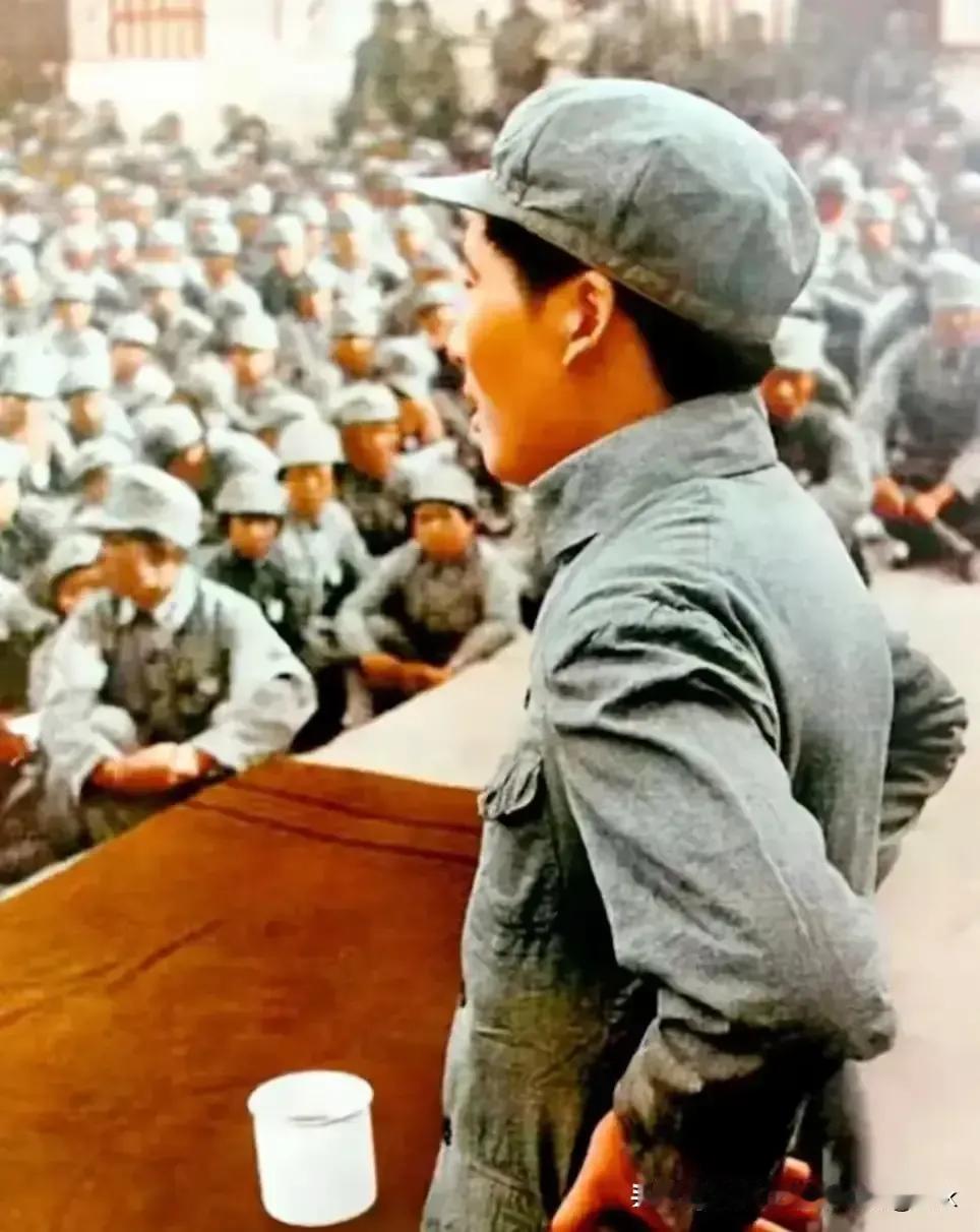 读书笔记：研读《毛泽东年谱》——问与答
问：毛主席为文艺批评两个标准排名？
答：