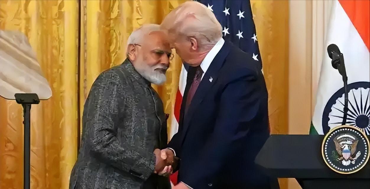 莫迪终究还是跪了？签下5000亿“不平等条约”，印度民众彻底炸锅
 
当地时间2